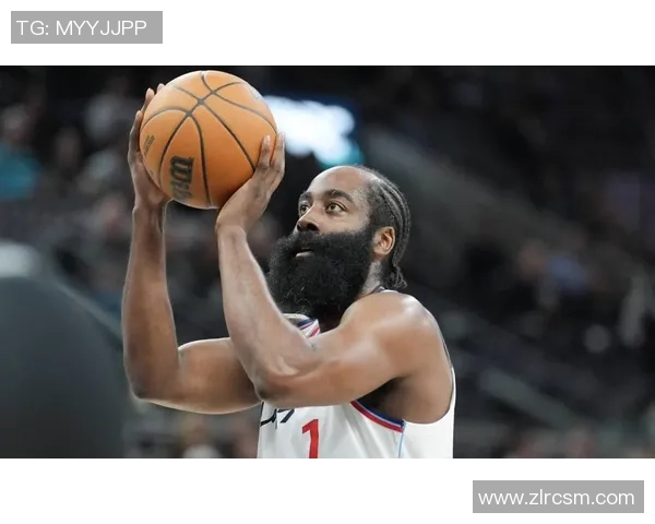 哈登与小球迷的温馨互动瞬间展现篮球魅力与梦想的交汇 哈登与小球迷的温馨互动瞬间展现篮球魅力与梦想的交汇